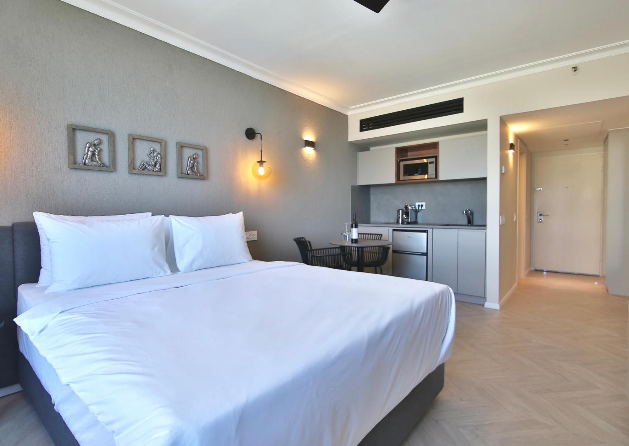 Luxury Suites By Notaly Ariel - Carmel Beach Haifa Szoba fotó