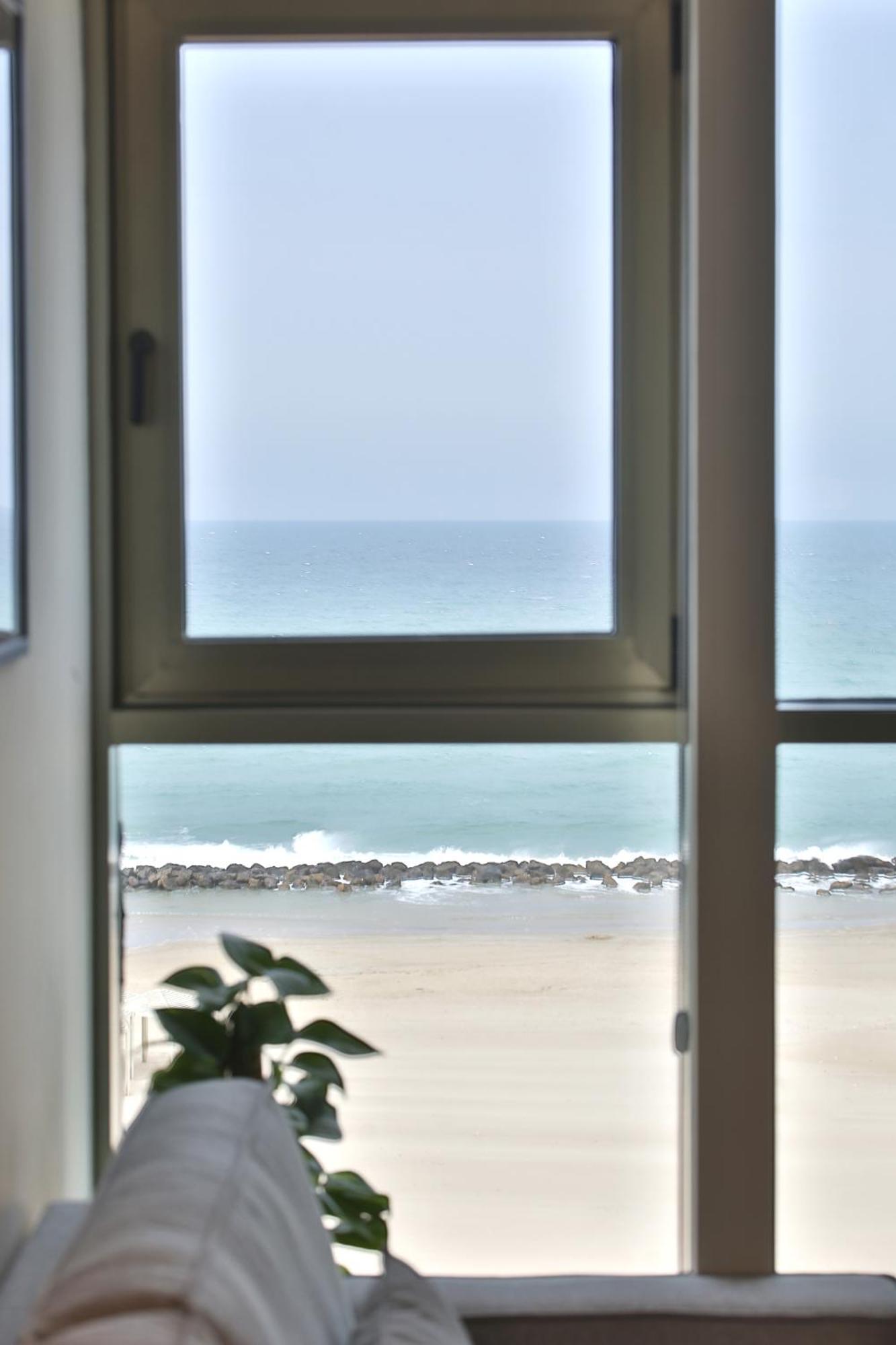 Luxury Suites By Notaly Ariel - Carmel Beach Haifa Szoba fotó