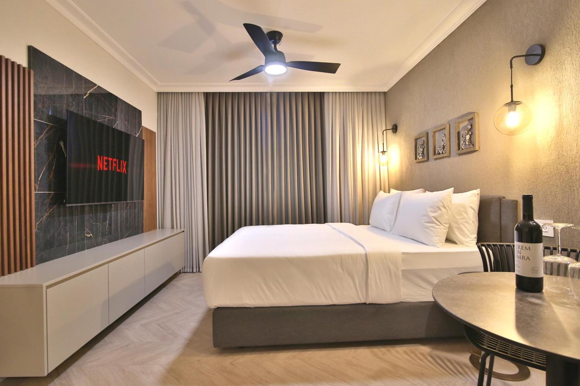 Luxury Suites By Notaly Ariel - Carmel Beach Haifa Szoba fotó
